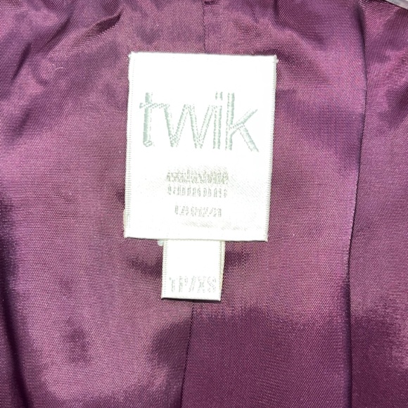 Twik (XS) dark pink tailored blazer with burgundy lining, EUC, by Simons. - Picture 4 of 16
